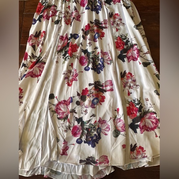 Fame and Partners Floral Maxi Dress Size 10 Prom Plunge Neck Strappy Back (Read) - Picture 8 of 9